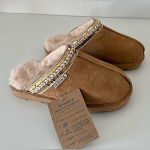 🆕 Bearpaw suite embellished, suede upper, slipper mule *NWT* $55 size: 7M